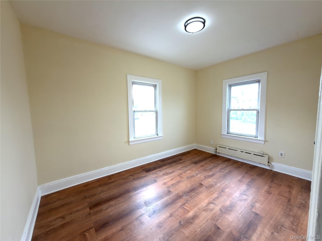 517 Laurelton Blvd - Photo 16