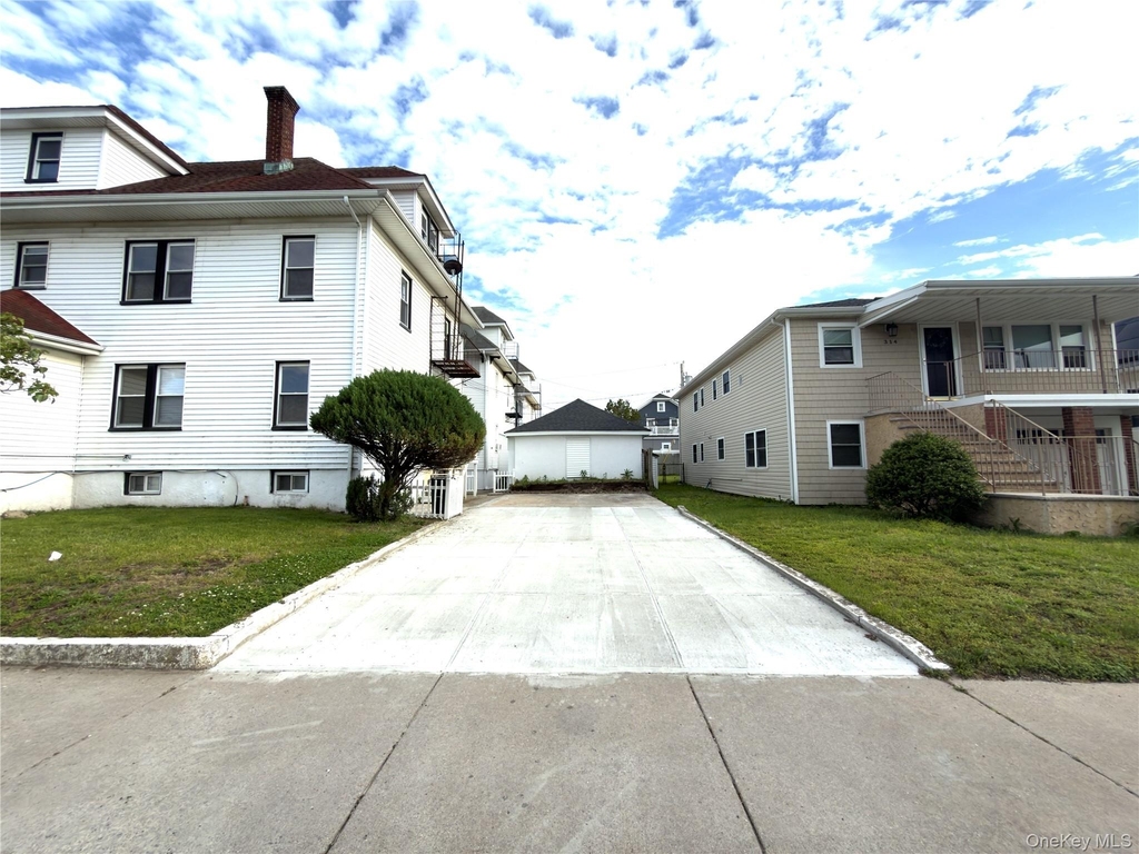 517 Laurelton Blvd - Photo 6