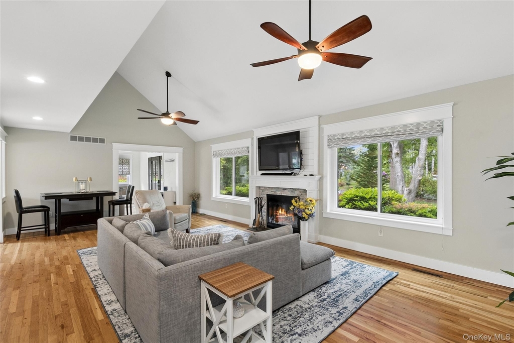 7 Eileen Circle - Photo 3