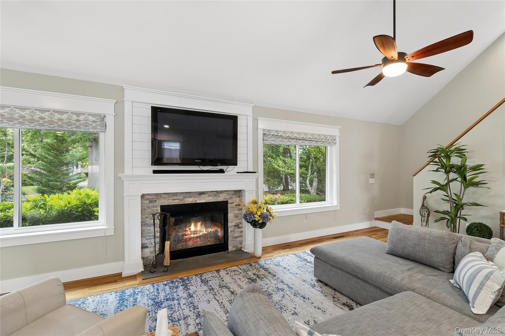 7 Eileen Circle - Photo 2