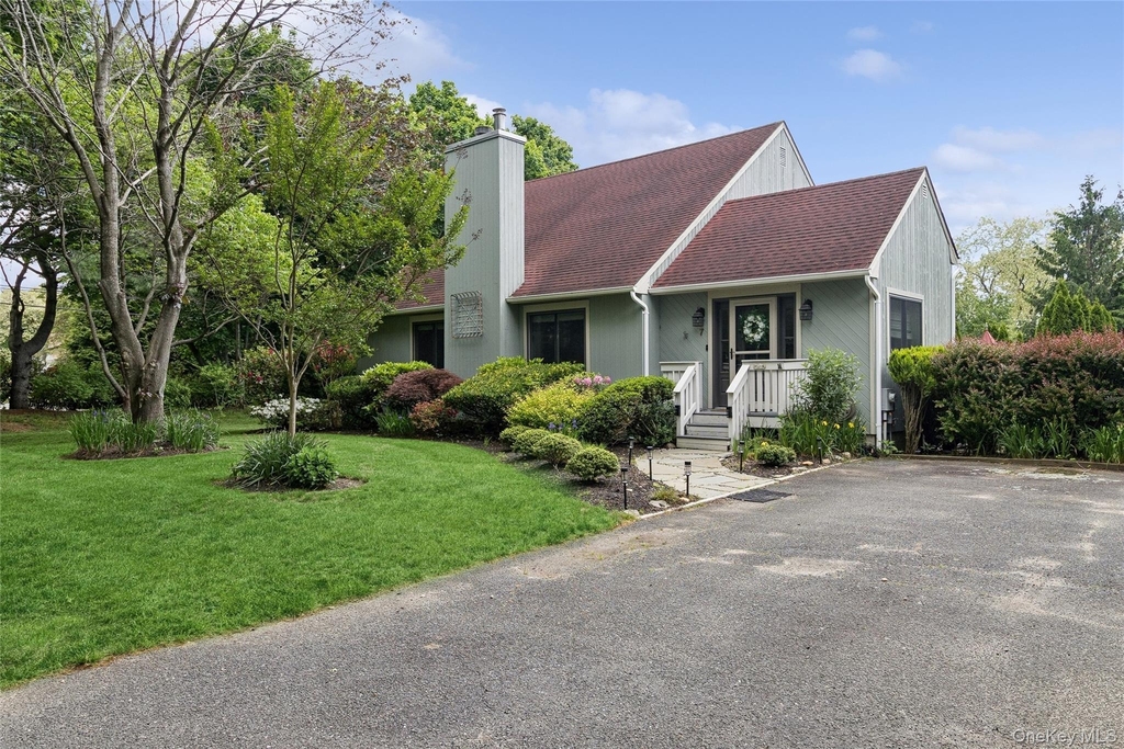 7 Eileen Circle - Photo 0