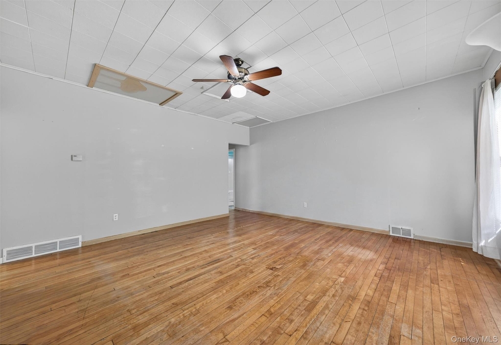 4 Montgomery Road - Photo 2