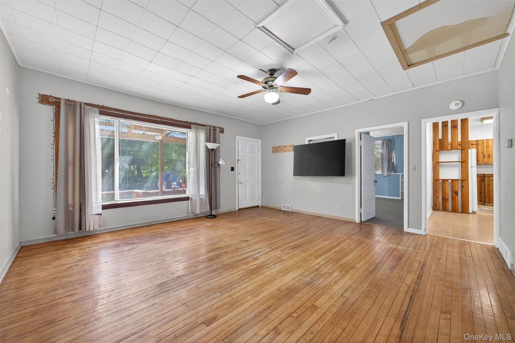 4 Montgomery Road - Photo 4
