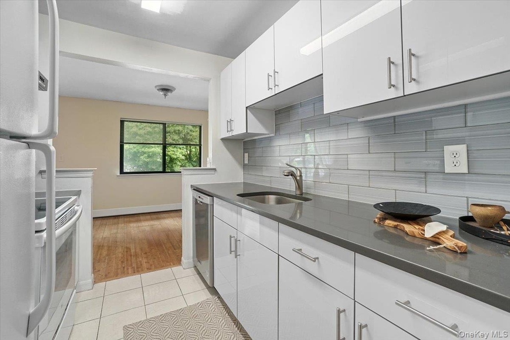 555 Central Park Avenue - Photo 5