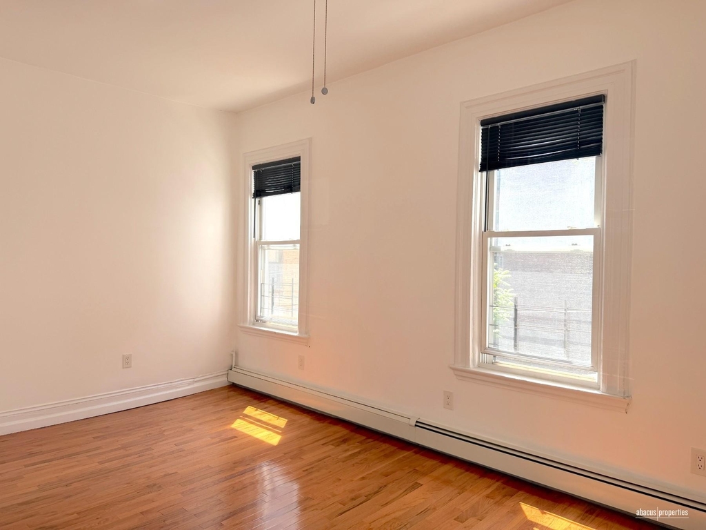 1918 Cortelyou Road - Photo 11