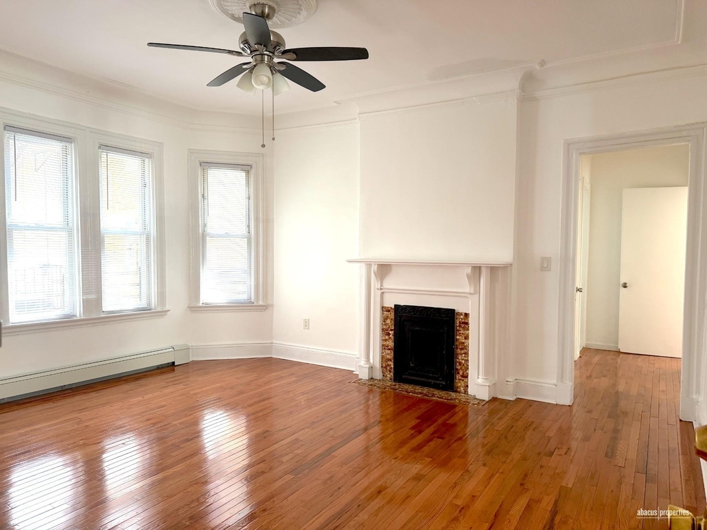 1918 Cortelyou Road - Photo 2