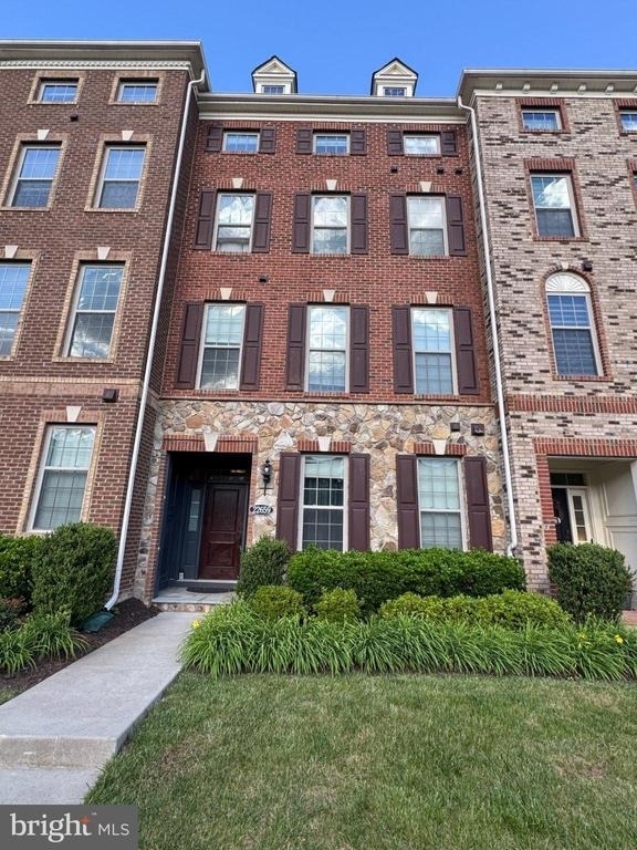 22659 Naugatuck Square - Photo 0