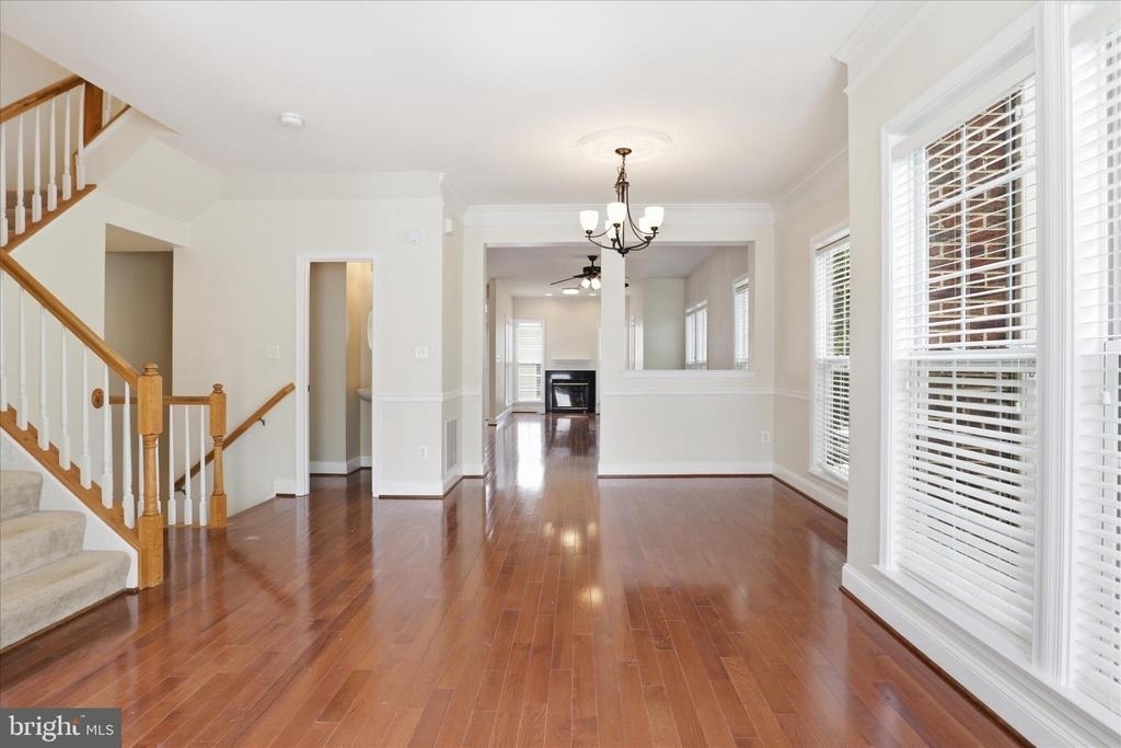 21927 Bayard Terrace - Photo 9