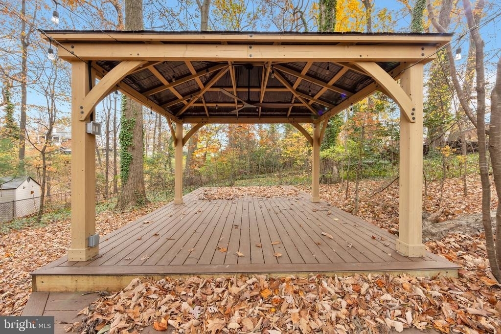 3825 Larchwood Road - Photo 31