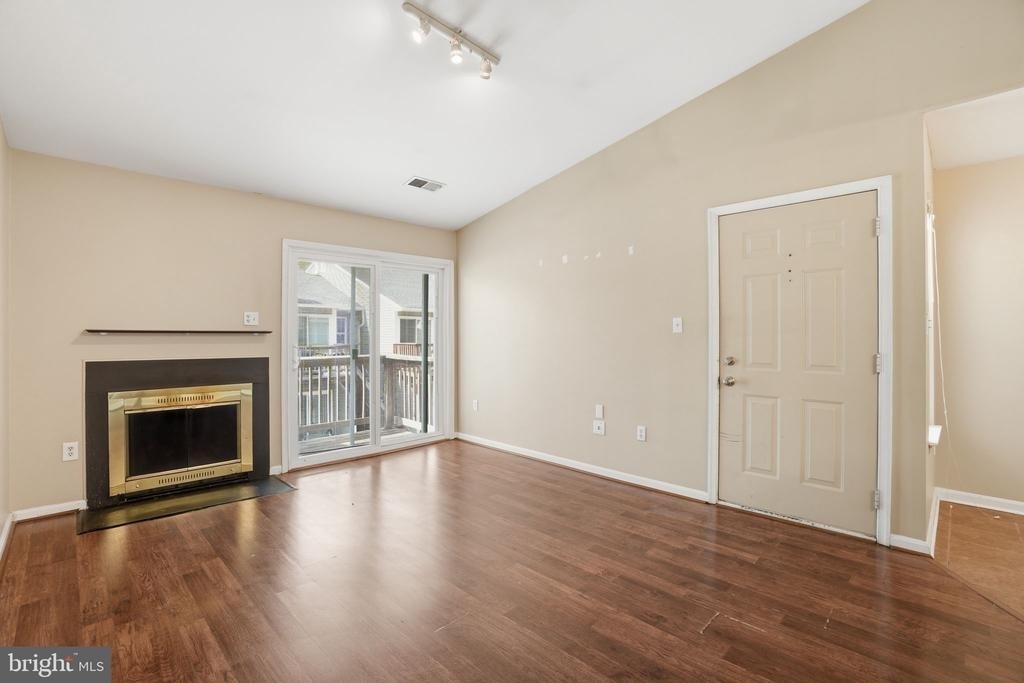 8633 Beekman Place - Photo 3