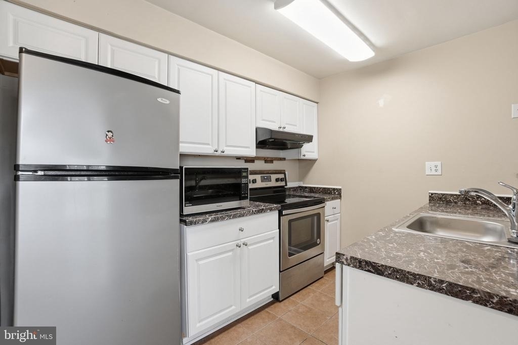 8633 Beekman Place - Photo 9