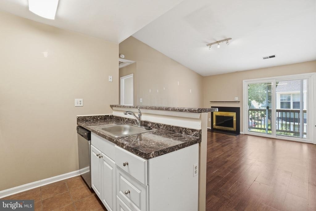 8633 Beekman Place - Photo 10