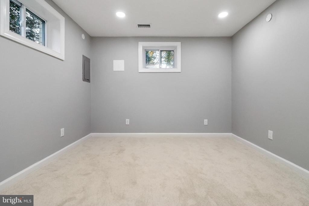 6621 Hallwood Avenue - Photo 33