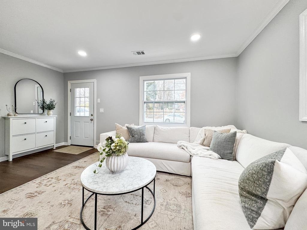 6621 Hallwood Avenue - Photo 8