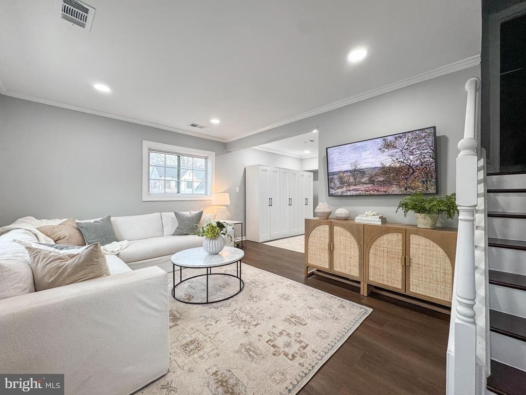 6621 Hallwood Avenue - Photo 7