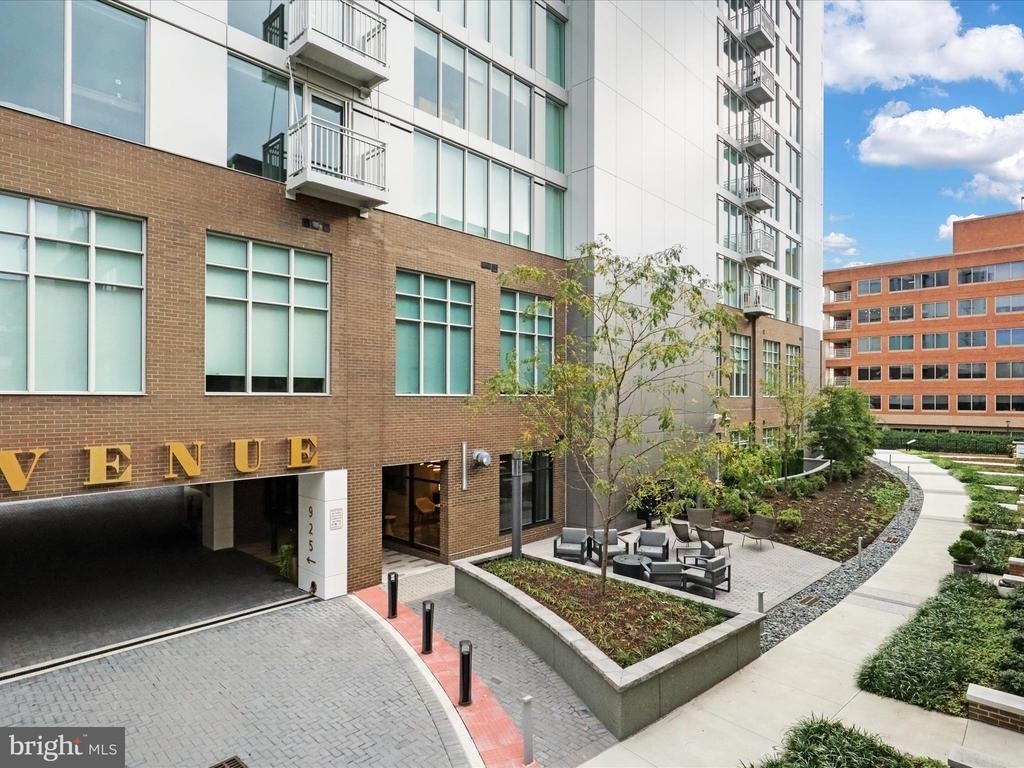 925 N Fairfax Street - Photo 2