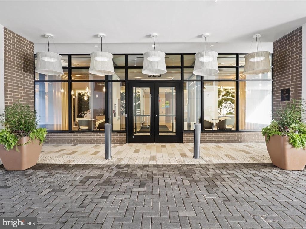 925 N Fairfax Street - Photo 0