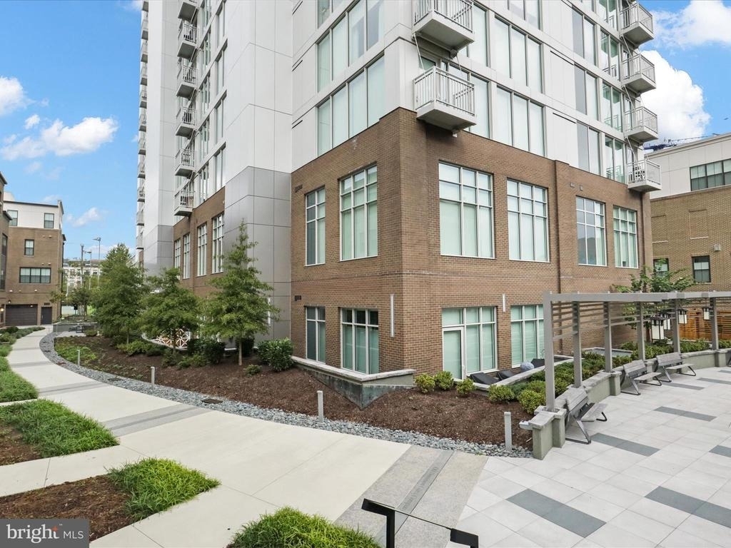 925 N Fairfax Street - Photo 32