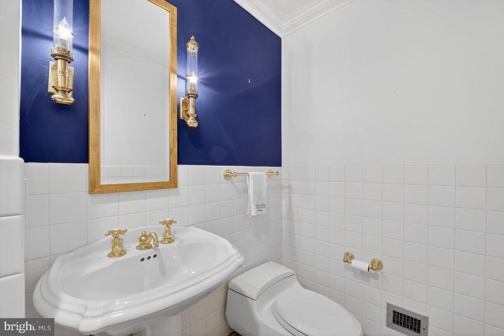 1300 Army Navy Drive - Photo 16