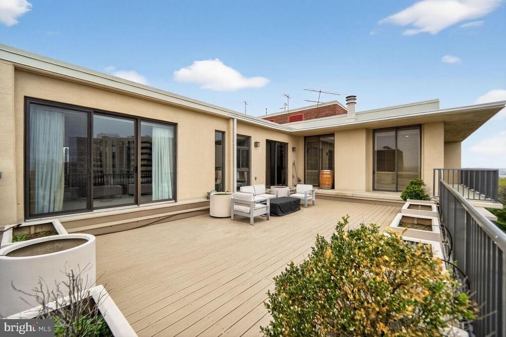 1300 Army Navy Drive - Photo 17