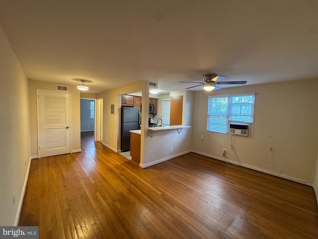 133 S Courthouse Road - Photo 3