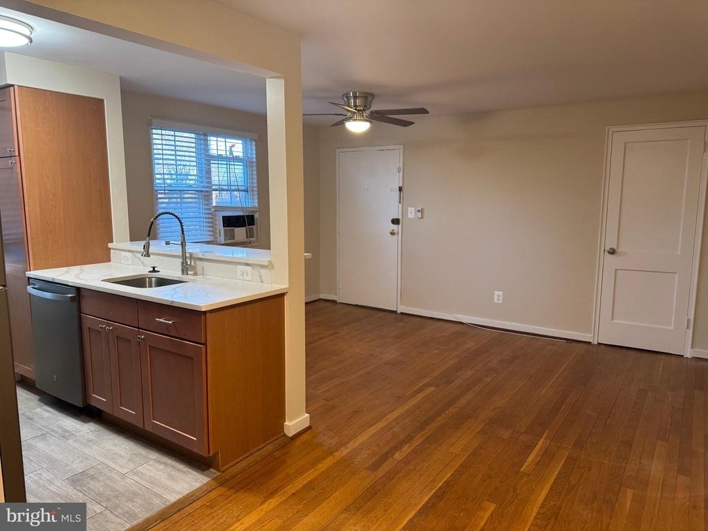 133 S Courthouse Road - Photo 2