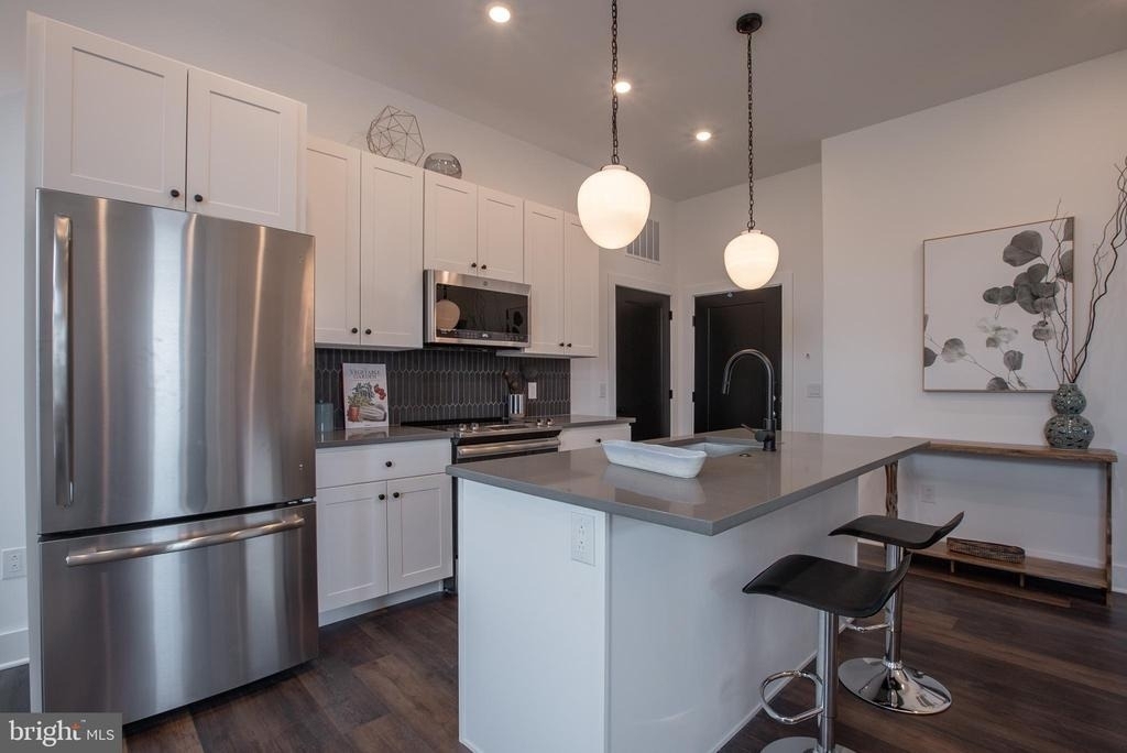 2940 W Thompson Street - Photo 5