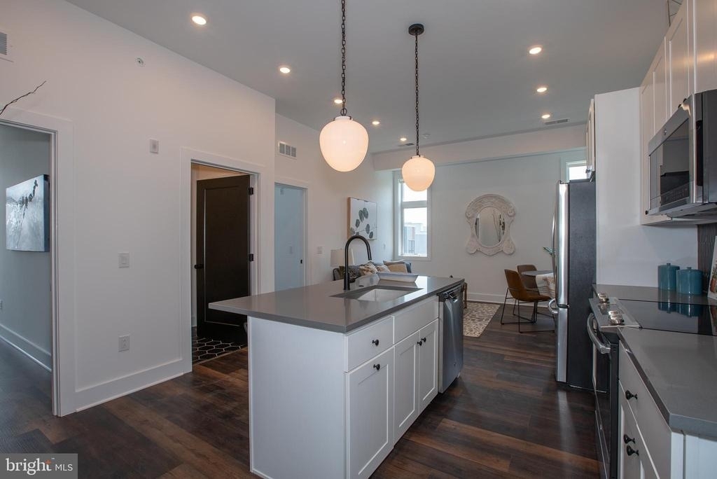 2940 W Thompson Street - Photo 0