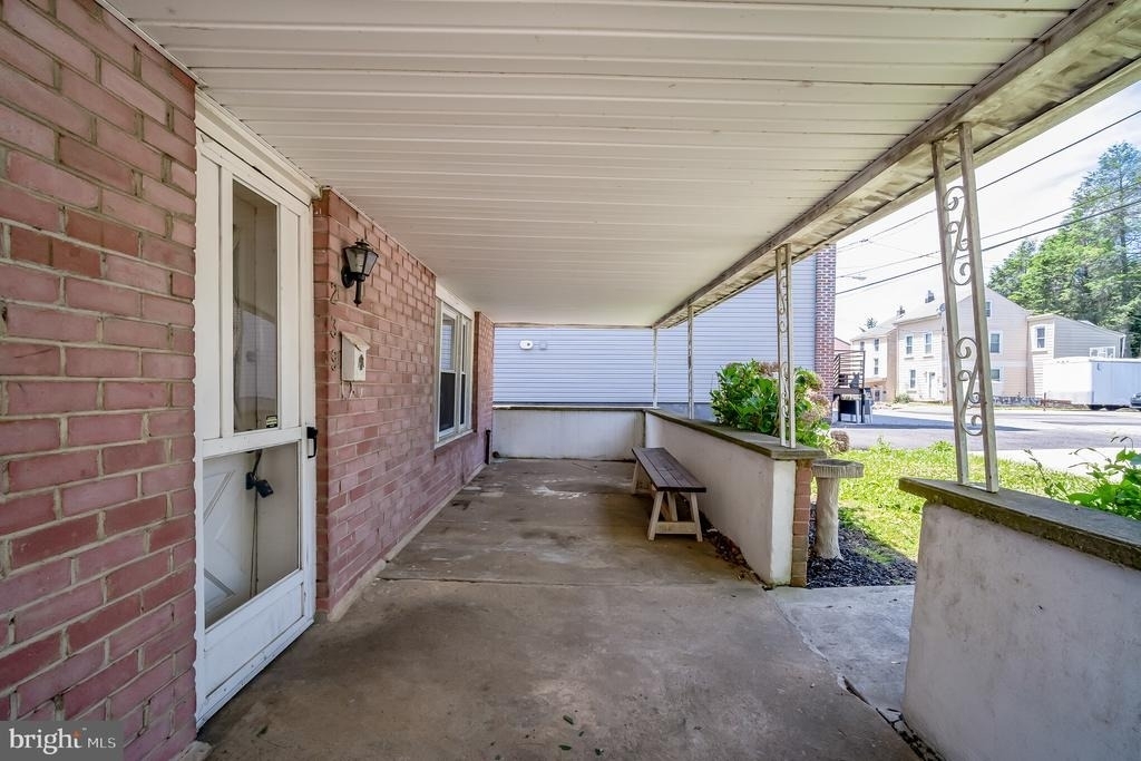 239 Lemonte Street - Photo 3