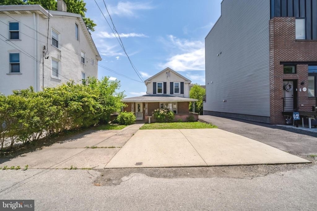 239 Lemonte Street - Photo 0