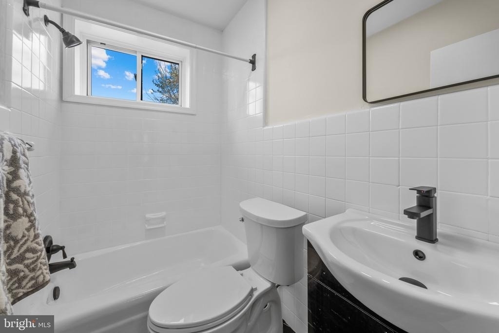 7608 Chelwynde Avenue - Photo 15