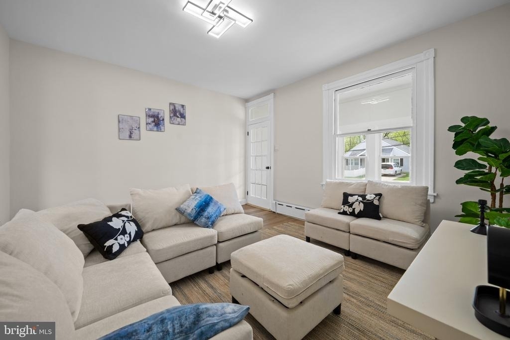 7608 Chelwynde Avenue - Photo 8