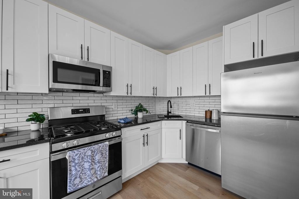 7608 Chelwynde Avenue - Photo 3