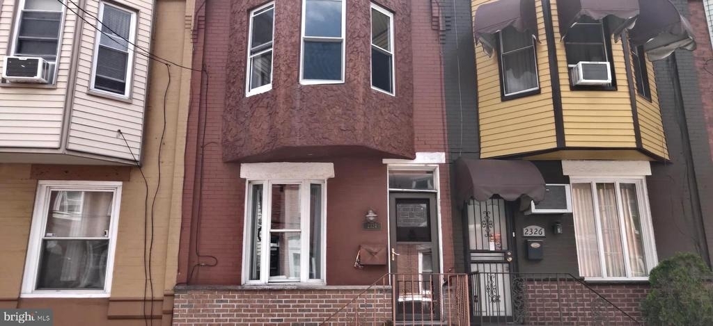 2324 Watkins Street - Photo 0