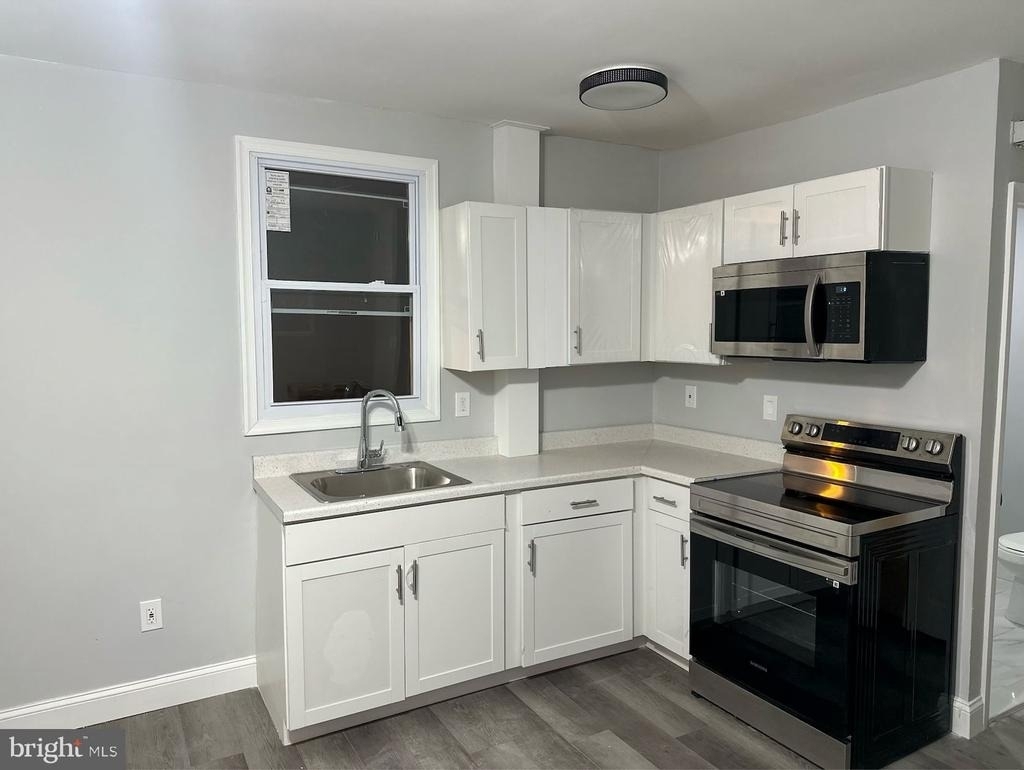 1913 S 20th Street - Photo 2