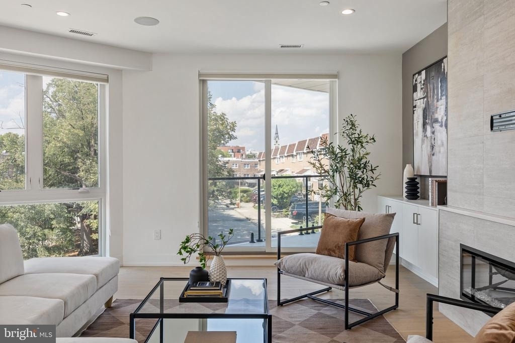 527 Brown Street - Photo 2