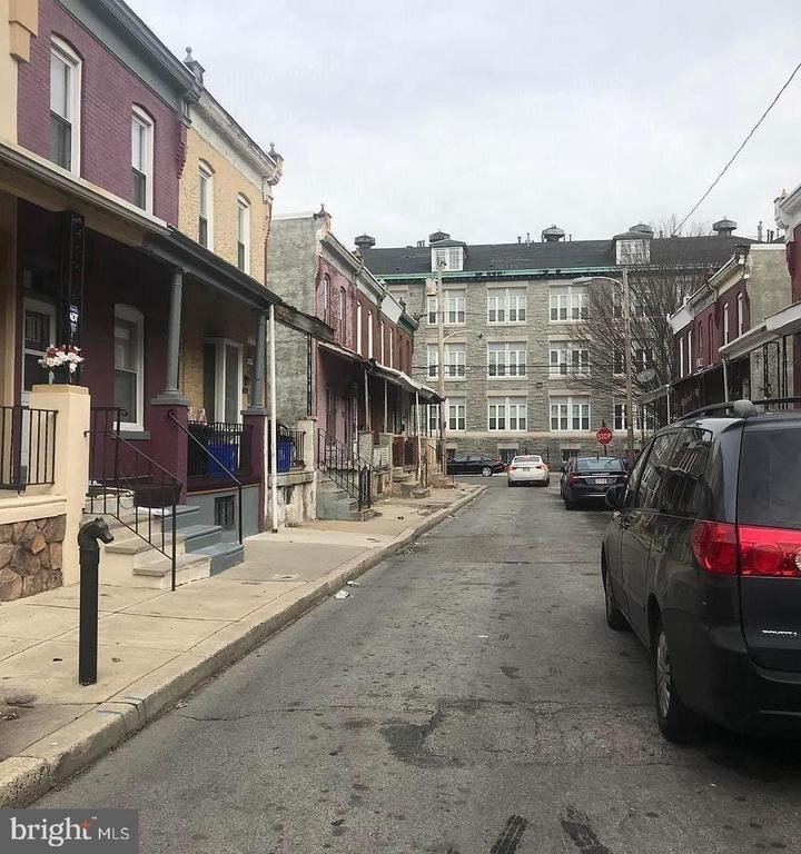 149 N Dearborn Street - Photo 1