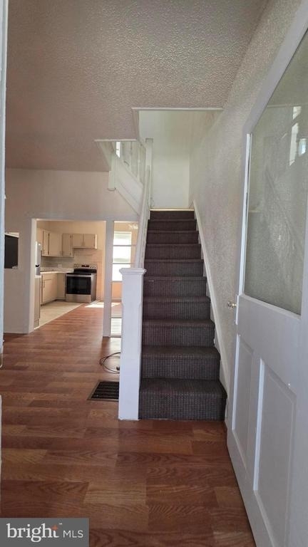 149 N Dearborn Street - Photo 2