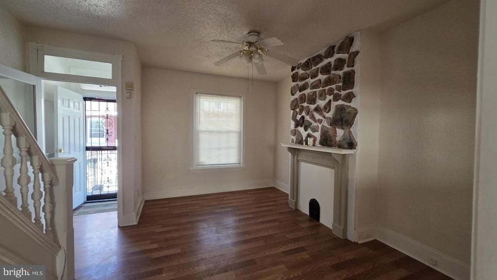 149 N Dearborn Street - Photo 3