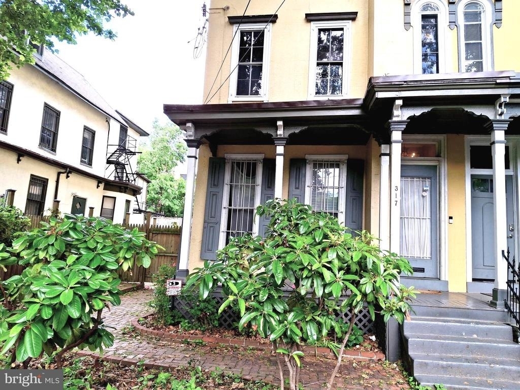 317 N 33rd Street - Photo 1