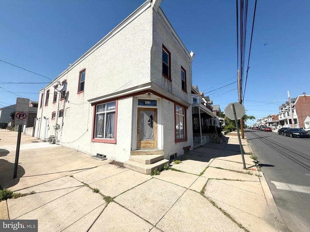 1201 Arch Street - Photo 2