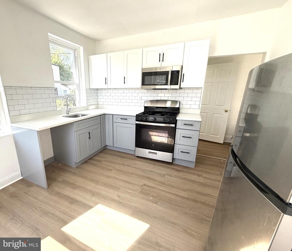 1201 Arch Street - Photo 0