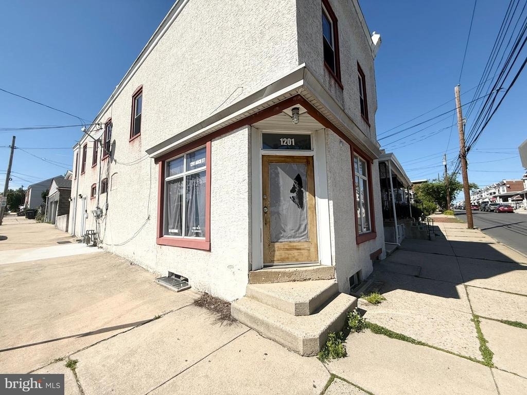 1201 Arch Street - Photo 1