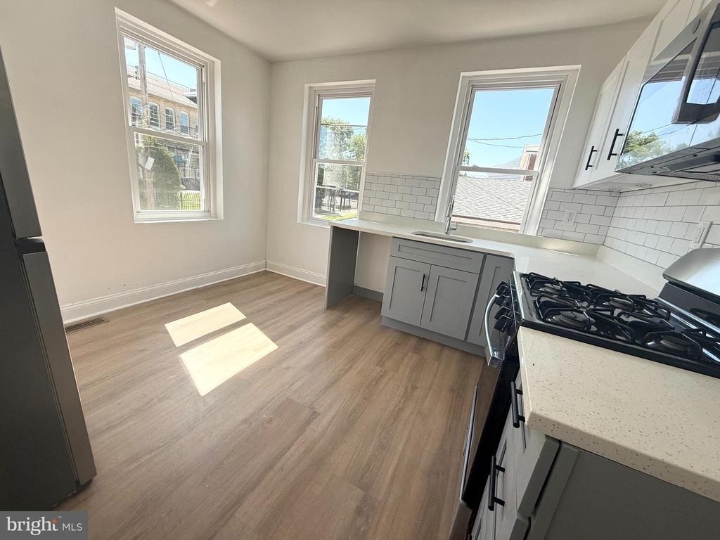 1201 Arch Street - Photo 5