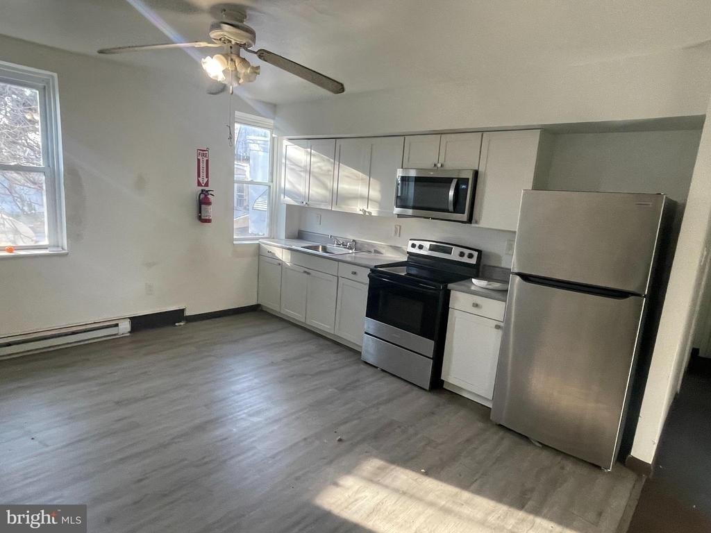 2723 W 3rd Street - Photo 0