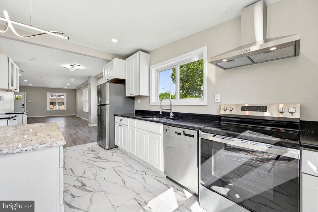 1015 Mcclenahan Terrace - Photo 7