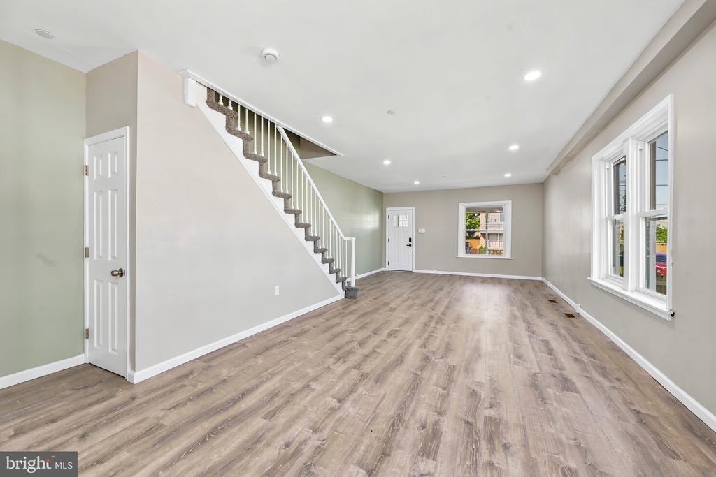 1015 Mcclenahan Terrace - Photo 5