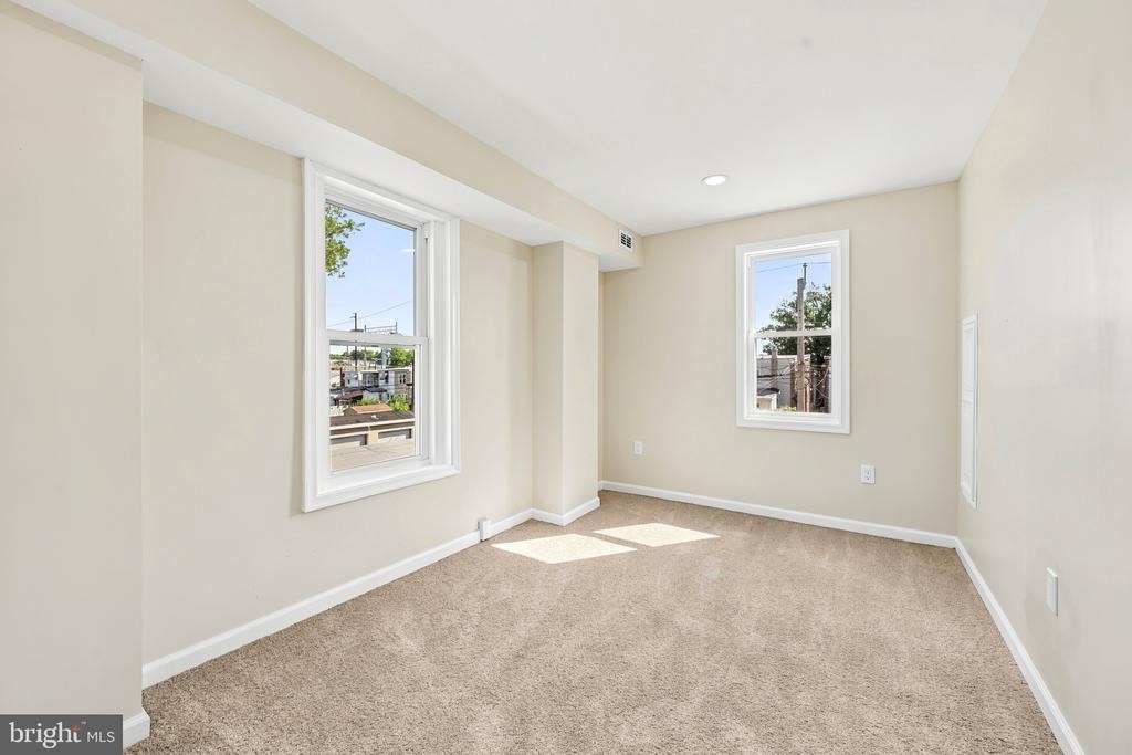 1015 Mcclenahan Terrace - Photo 14