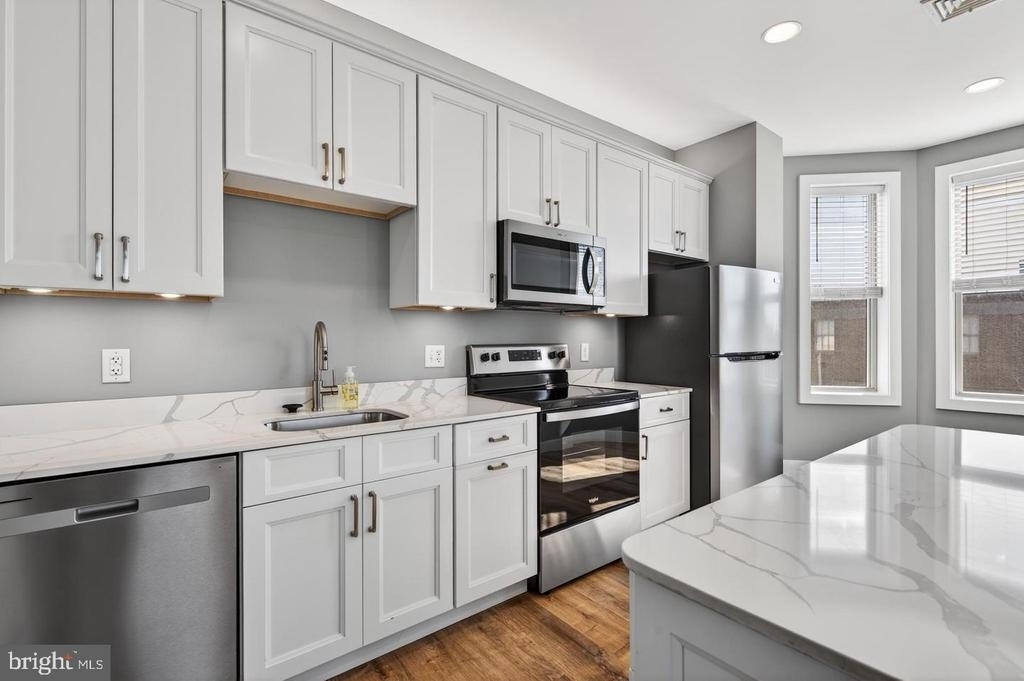 329 S High Street - Photo 5