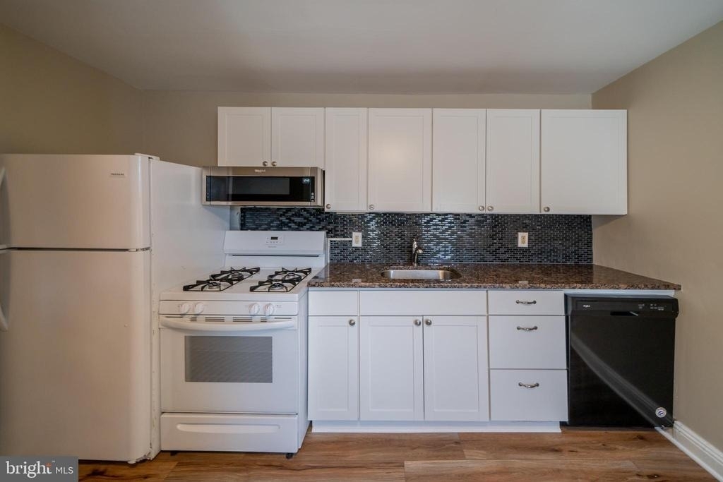 103 S Walnut Street - Photo 4